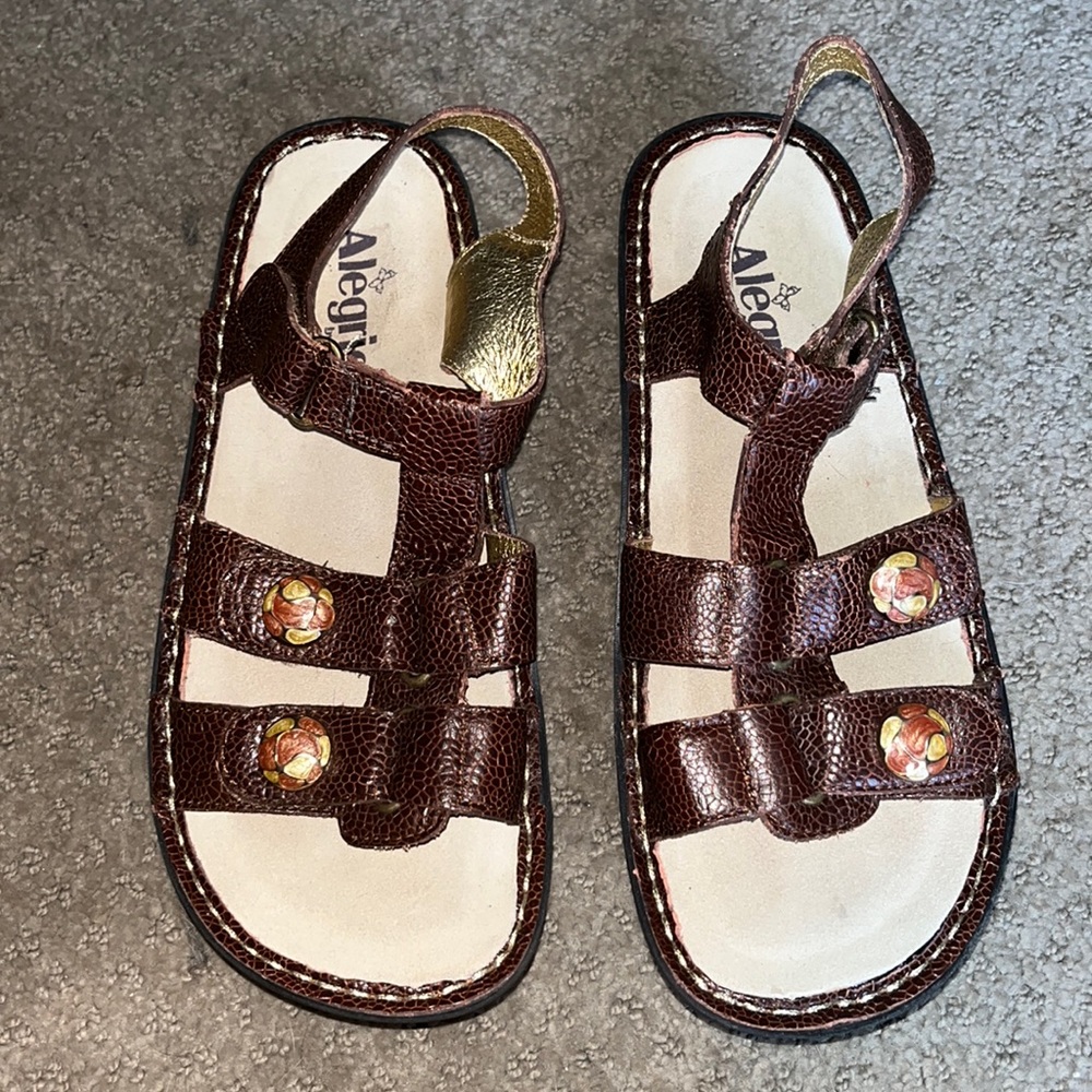 Women’s Alegria slip resistant sandals size 8
